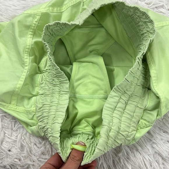 Lululemon Tracker Short III *4-way Stretch Clear Mint / Hyper Stripe Clear Mint - Picture 3 of 5